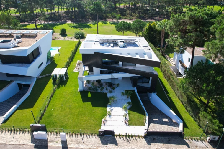 Moradia T4 para Arrendamento em Charneca de Caparica e Sobreda Foto 13