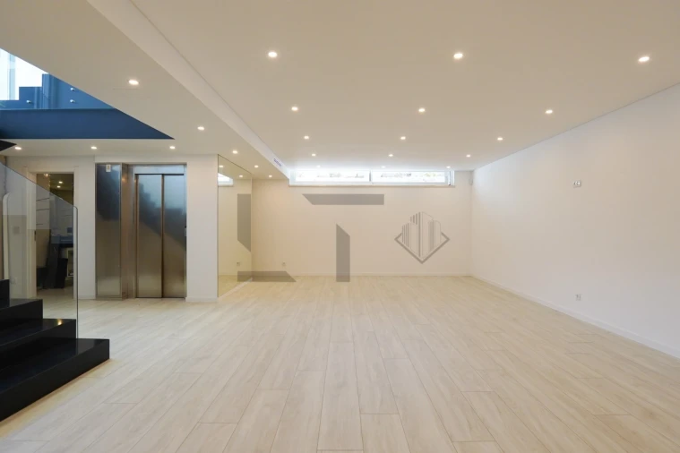 Moradia T4 para Arrendamento em Charneca de Caparica e Sobreda Foto 72