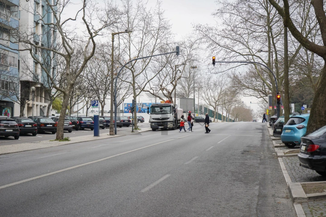 Loja para Venda em Alvalade Foto 11