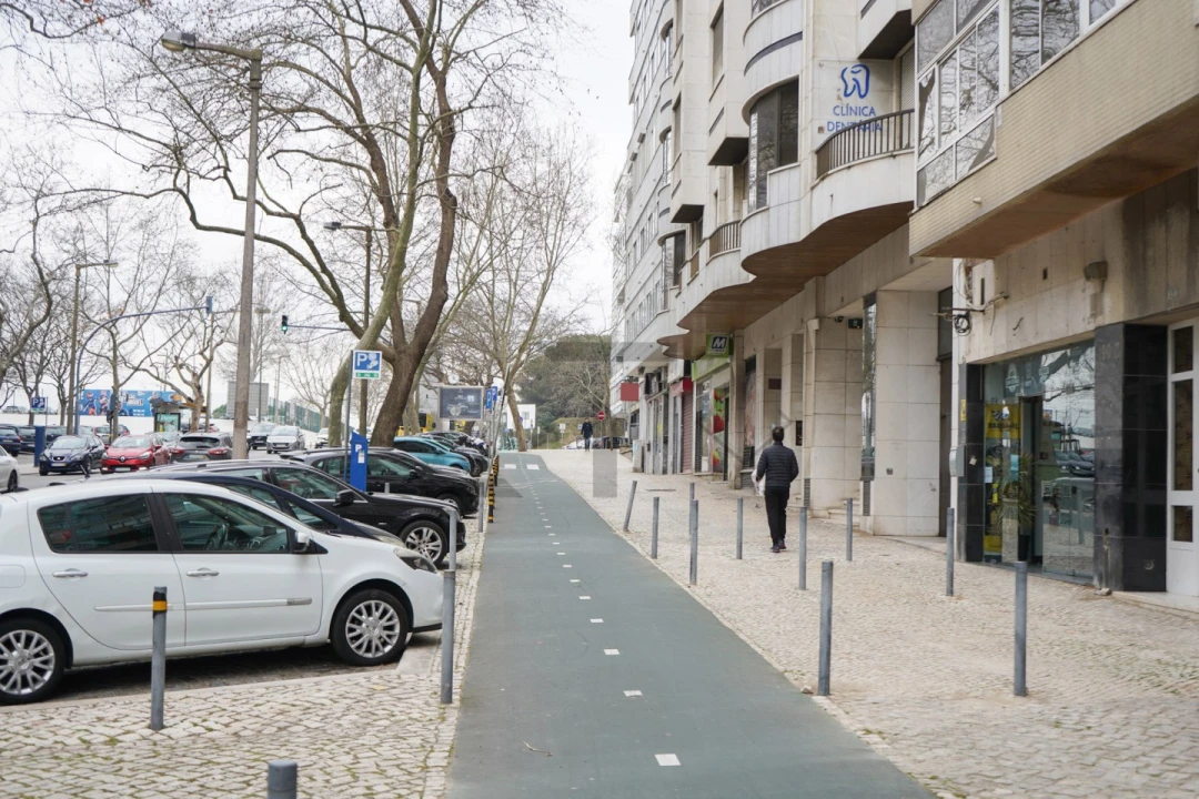 Loja para Venda em Alvalade Foto 13