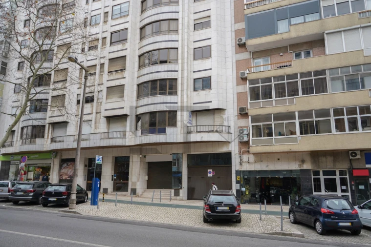 Loja para Venda em Alvalade Foto 5