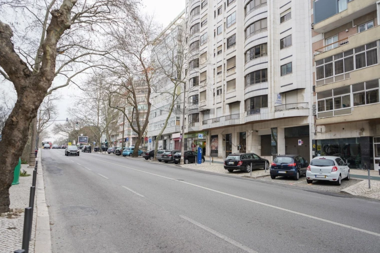 Loja para Venda em Alvalade Foto 7