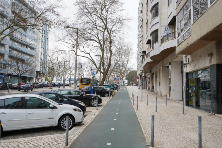 Loja para Venda em Alvalade Foto 12