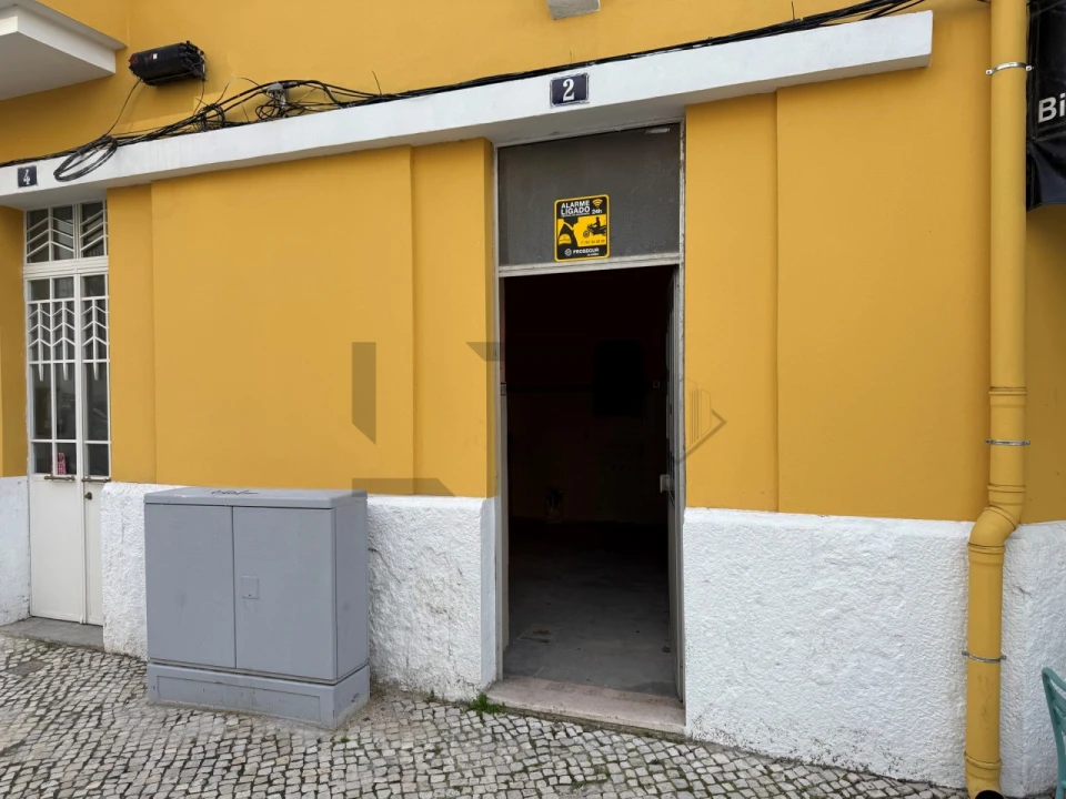 Loja para Arrendamento em São Domingos de Benfica Foto 1