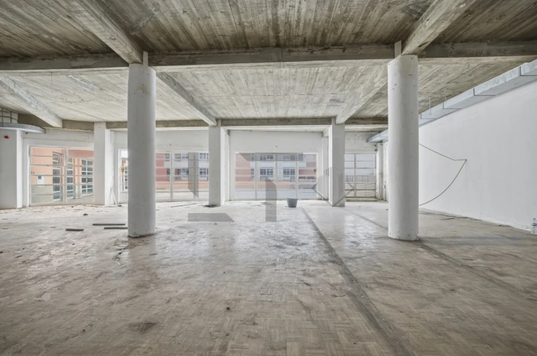 Loja para Arrendamento em Algés, Linda-A-Velha e Cruz Quebrada-Dafundo Foto 1