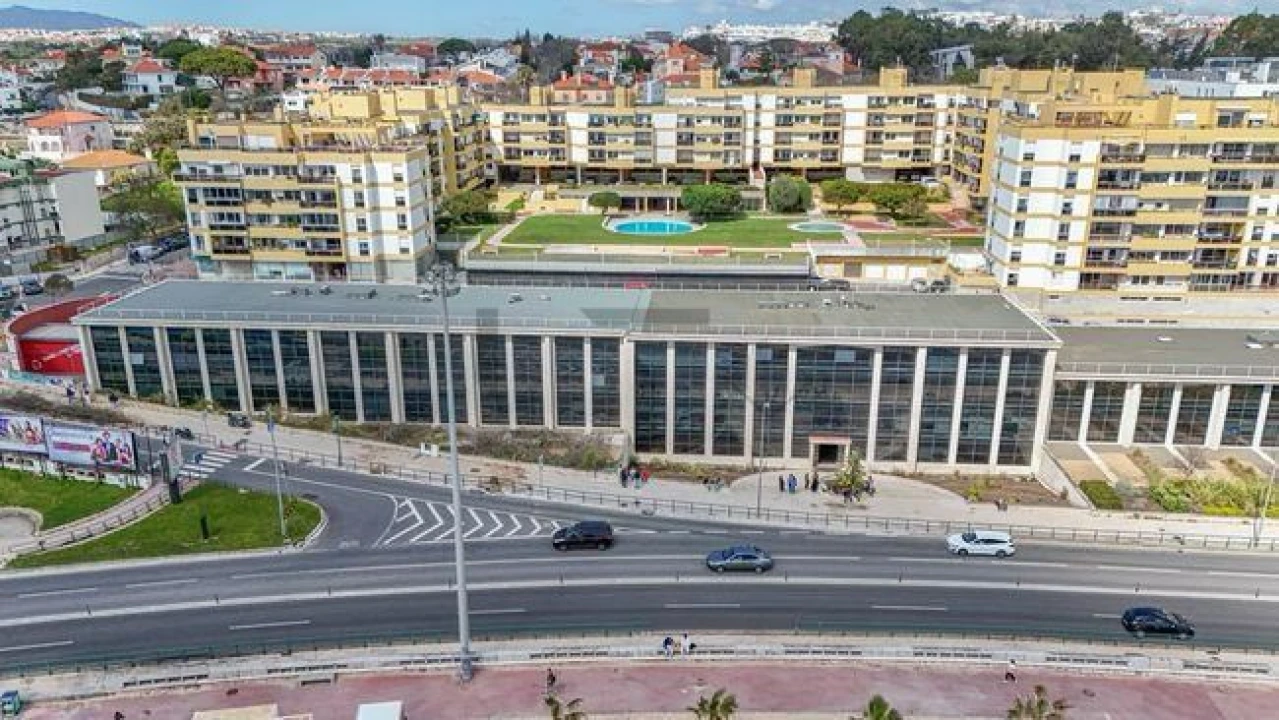 Loja para Arrendamento em Oeiras e São Julião da Barra, Paço de Arcos e Caxias Foto 1