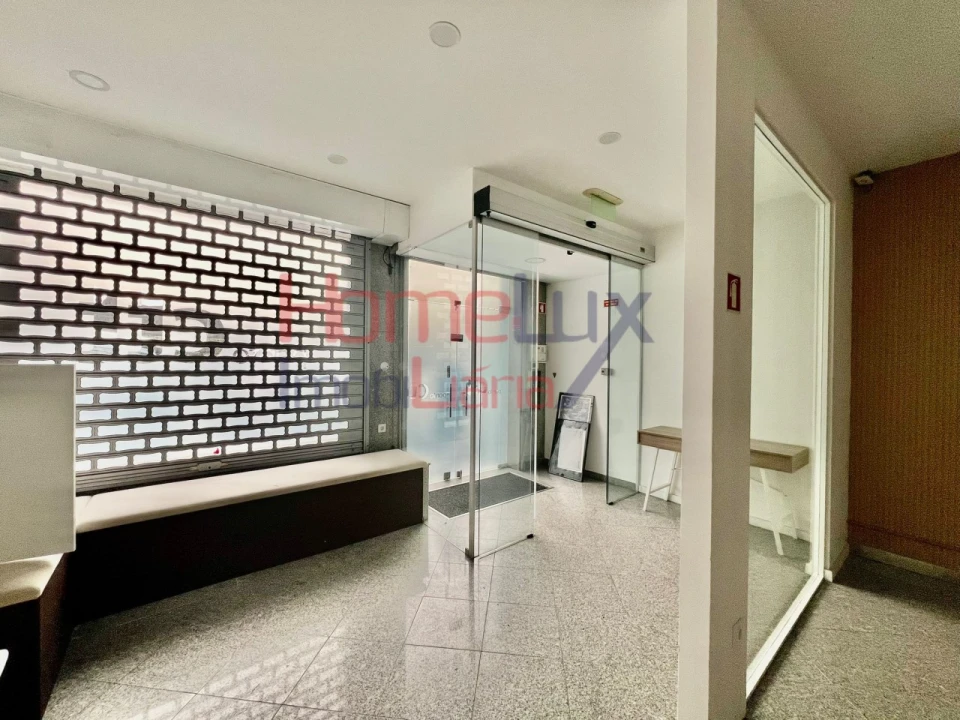 Loja para Arrendamento em Pedrouços Foto 1