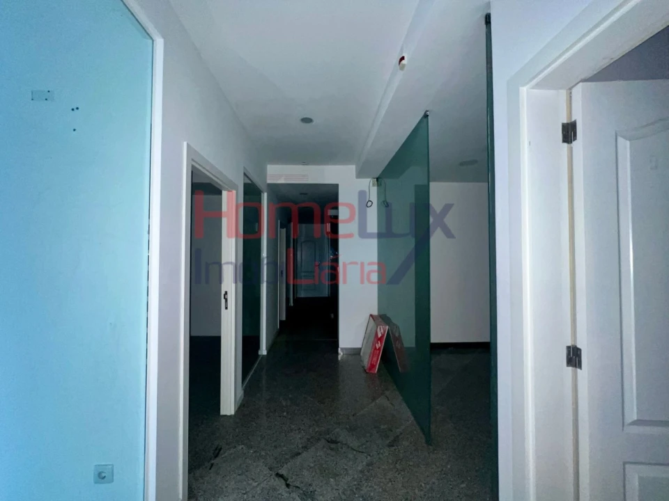 Loja para Arrendamento em Pedrouços Foto 13