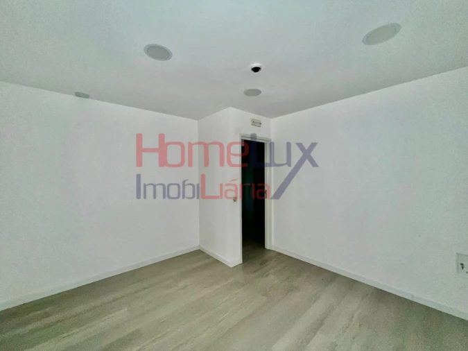 Loja para Arrendamento em Pedrouços Foto 5