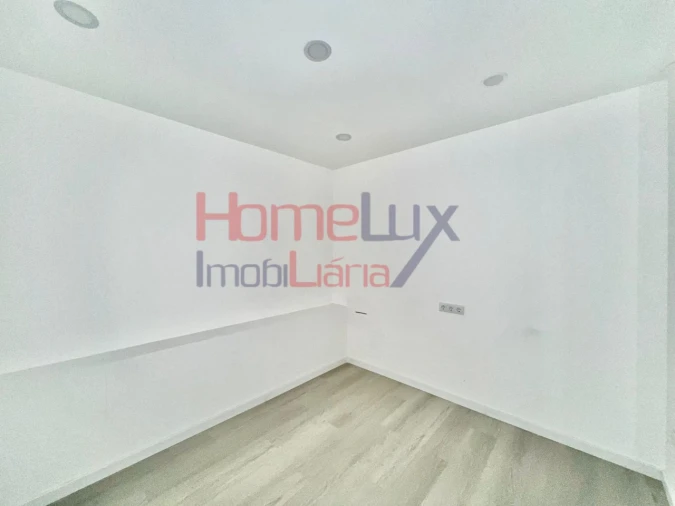 Loja para Arrendamento em Pedrouços Foto 8