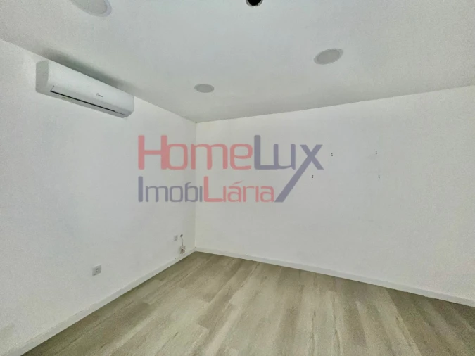 Loja para Arrendamento em Pedrouços Foto 9