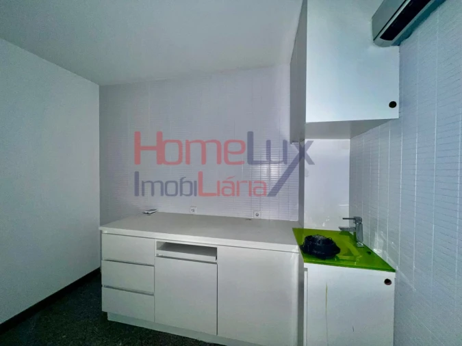 Loja para Arrendamento em Pedrouços Foto 15