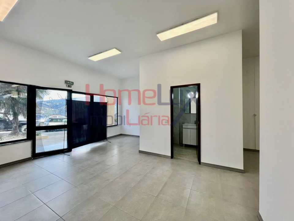 Loja para Venda em Mesão Frio (Santo André) Foto 1