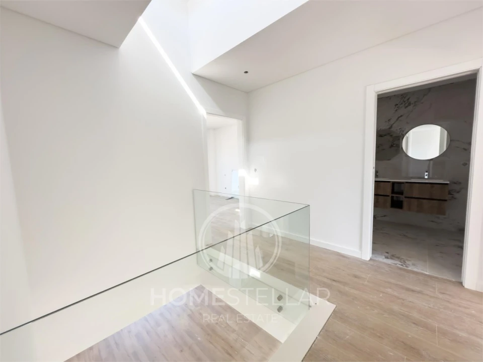 Moradia T4 para Venda em Fernao Ferro Foto 13