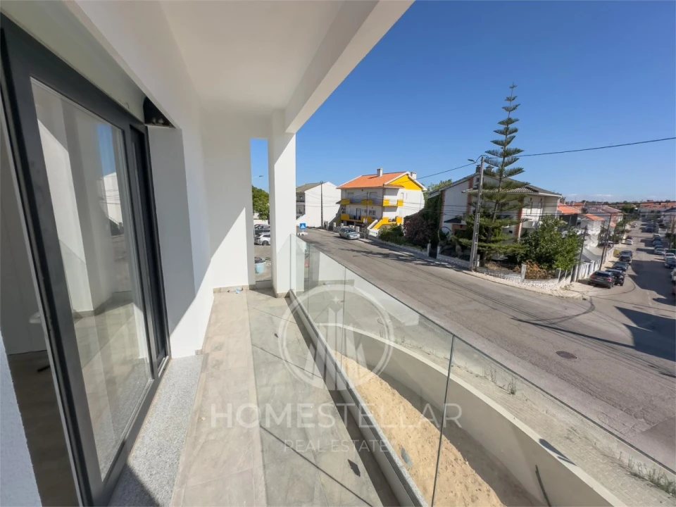 Moradia T4 para Venda em Fernao Ferro Foto 26