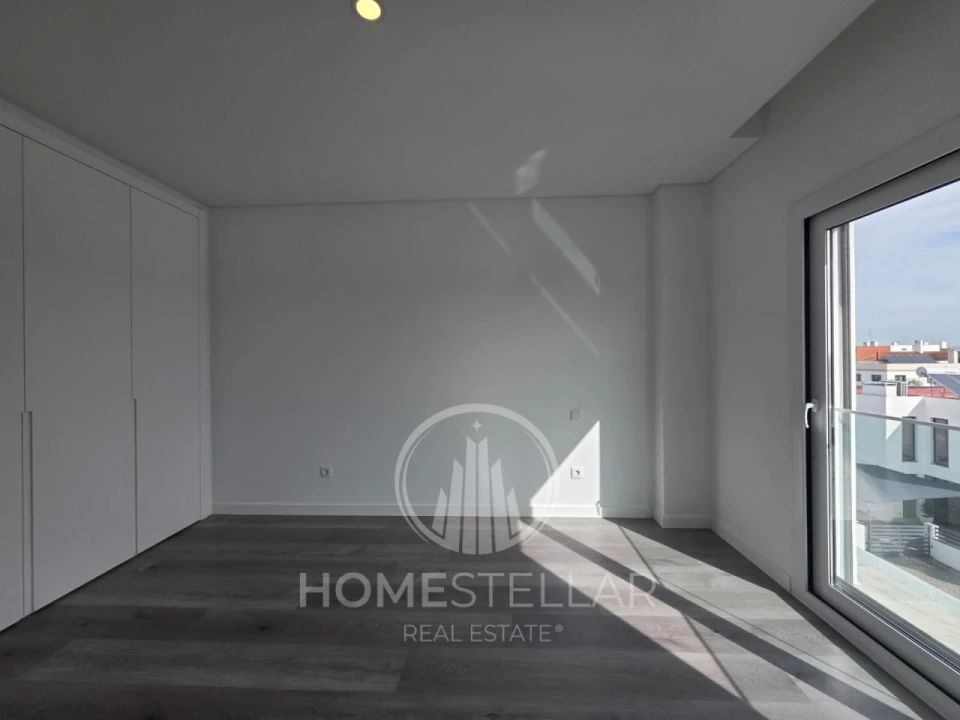 Moradia T4 para Venda em Fernao Ferro Foto 33