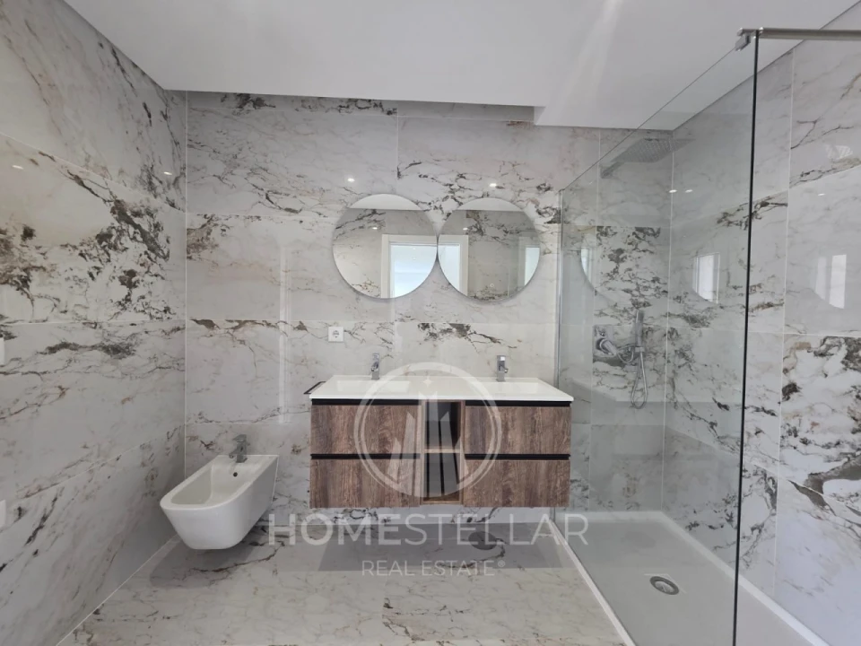 Moradia T4 para Venda em Fernao Ferro Foto 40