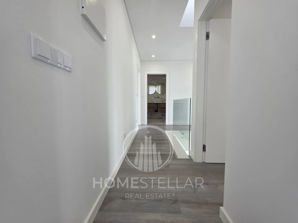 Moradia T4 para Venda em Fernao Ferro Foto 37