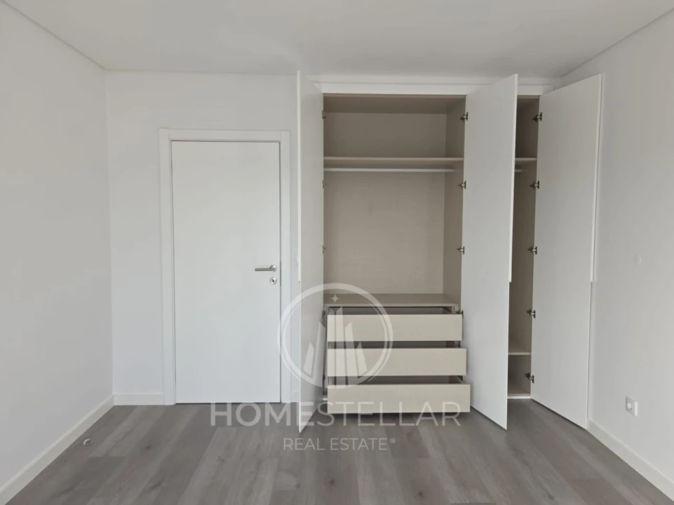 Moradia T4 para Venda em Fernao Ferro Foto 32