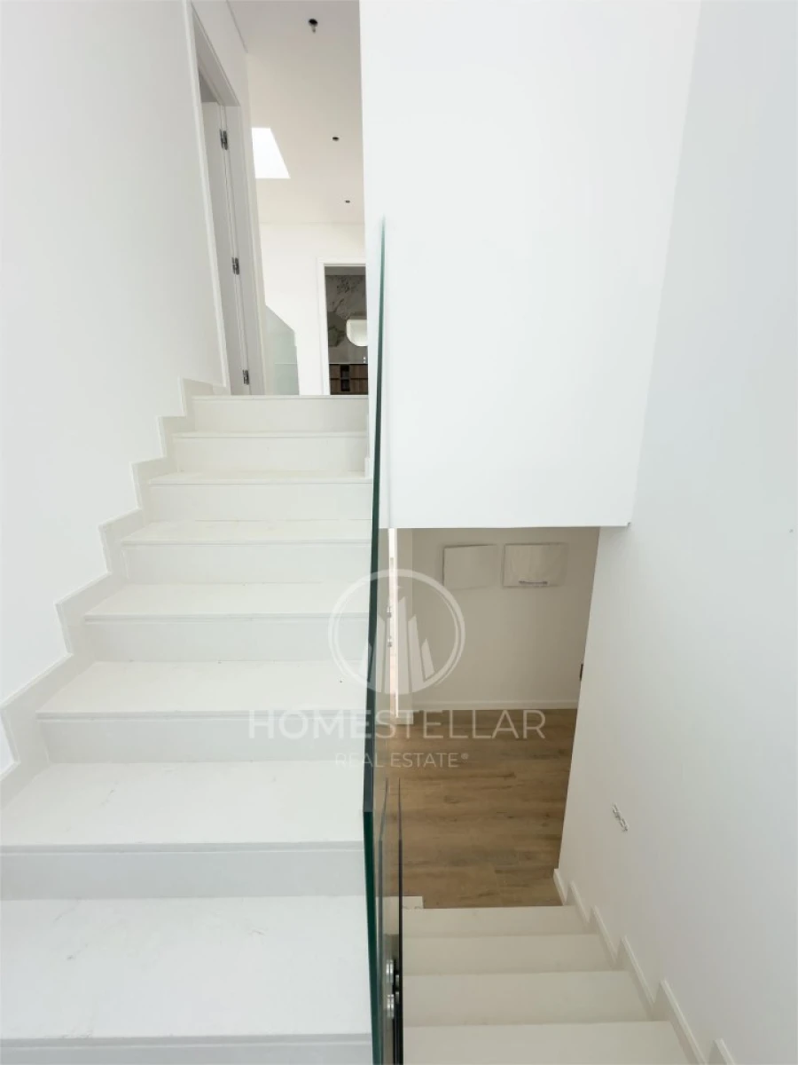 Moradia T4 para Venda em Fernao Ferro Foto 12