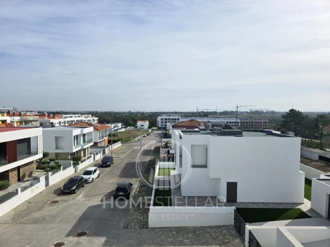 Moradia T4 para Venda em Fernao Ferro Foto 47