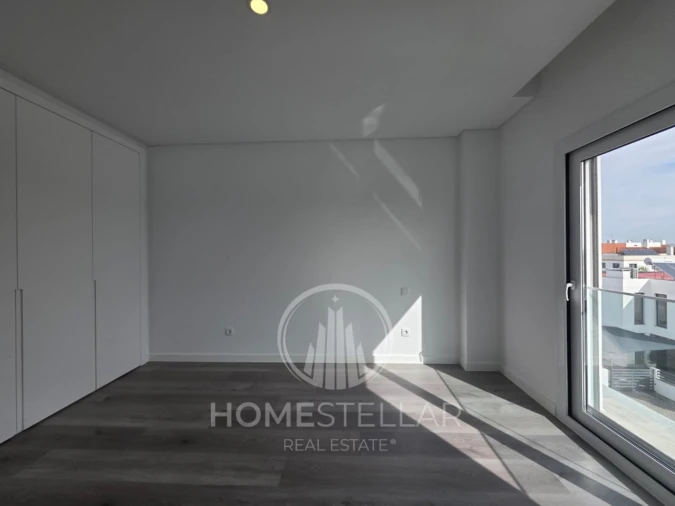 Moradia T4 para Venda em Fernao Ferro Foto 33