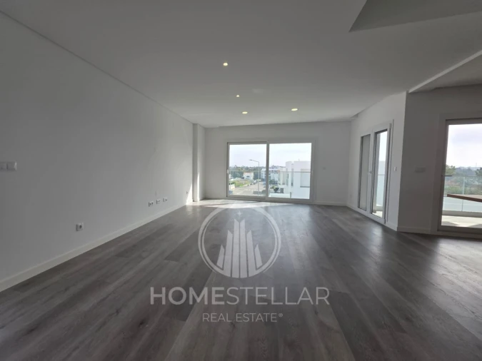 Moradia T4 para Venda em Fernao Ferro Foto 2