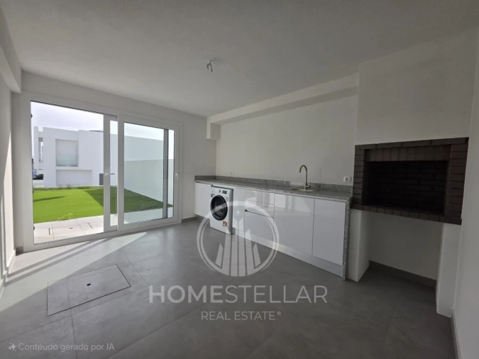 Moradia T4 para Venda em Fernao Ferro Foto 43