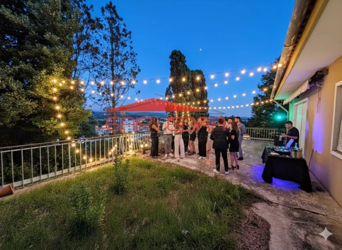 Moradia T6 para Venda em São João da Madeira Foto 2