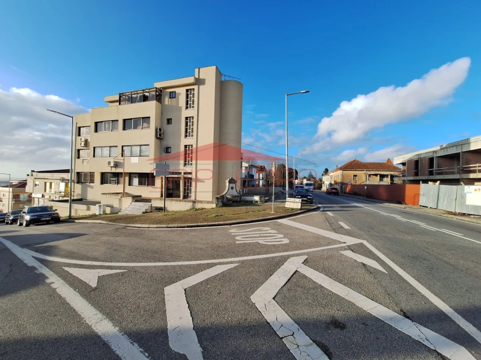 Loja para Venda em Lourosa Foto 1