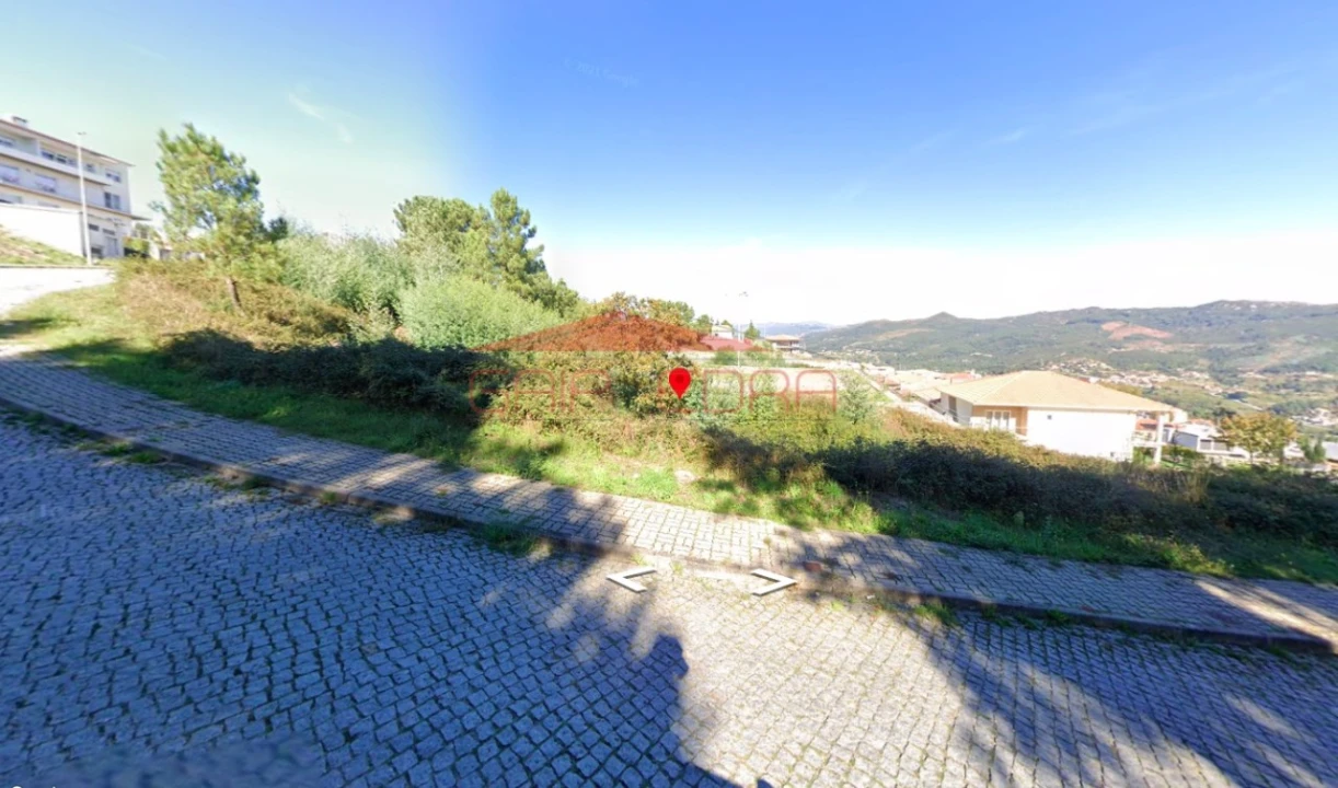 Terreno para Venda em Campelo e Ovil Foto 1