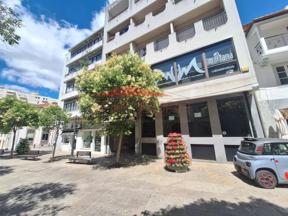 Loja para Venda em Sé, Santa Maria e Meixedo Foto 14