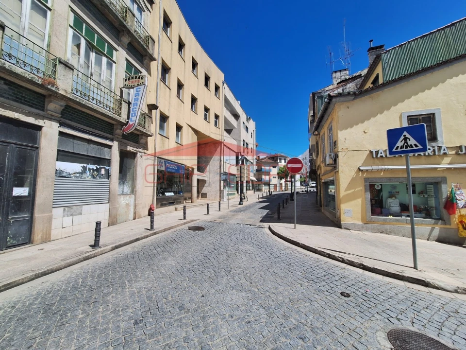 Loja para Venda em Sé, Santa Maria e Meixedo Foto 17