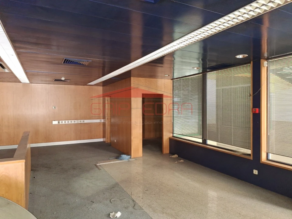 Loja para Venda em Sé, Santa Maria e Meixedo Foto 3