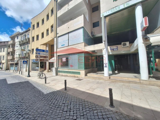 Loja para Venda em Sé, Santa Maria e Meixedo