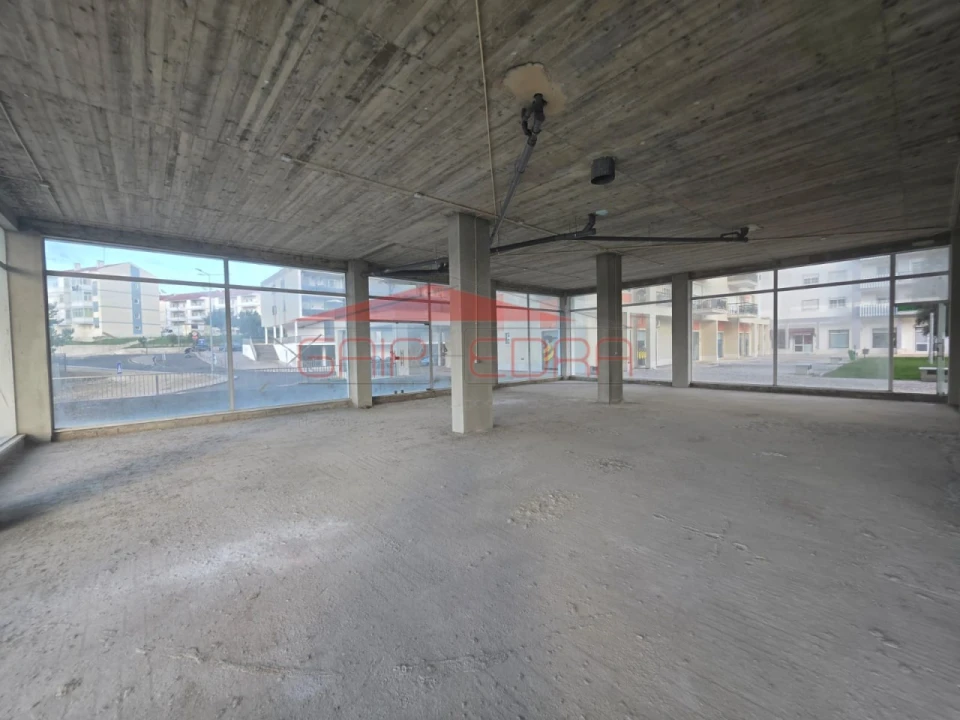 Loja para Venda em Azambuja Foto 6