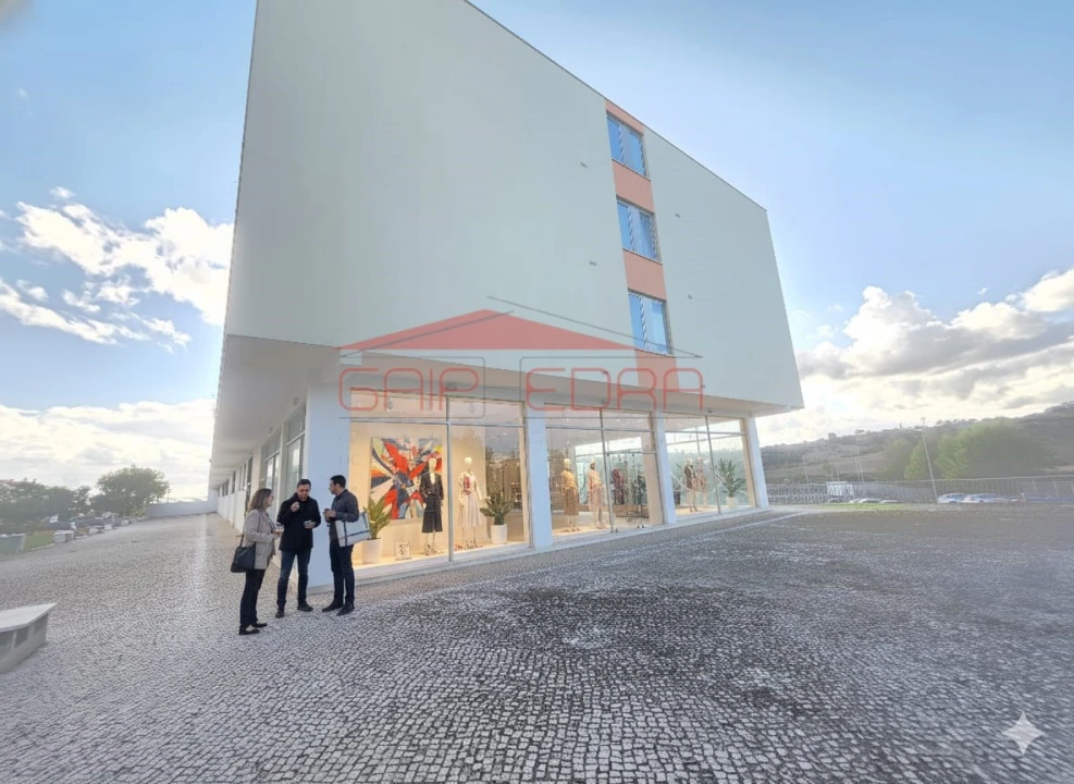Loja para Venda em Azambuja Foto 1