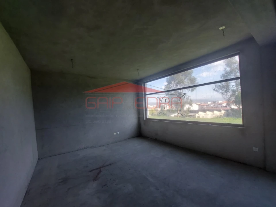 Loja para Arrendamento em São João da Madeira Foto 5