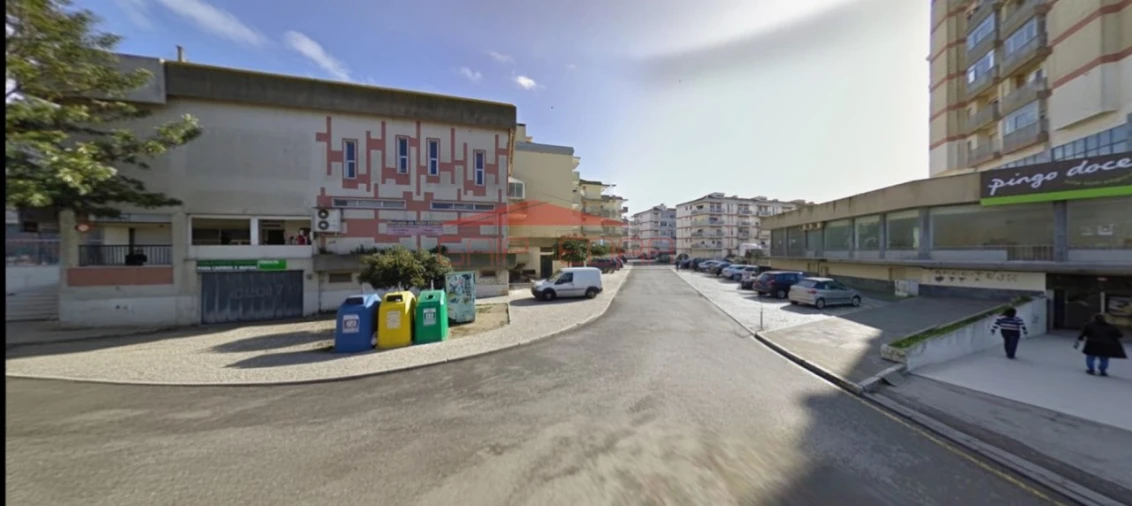 Loja para Arrendamento em Samora Correia Foto 1