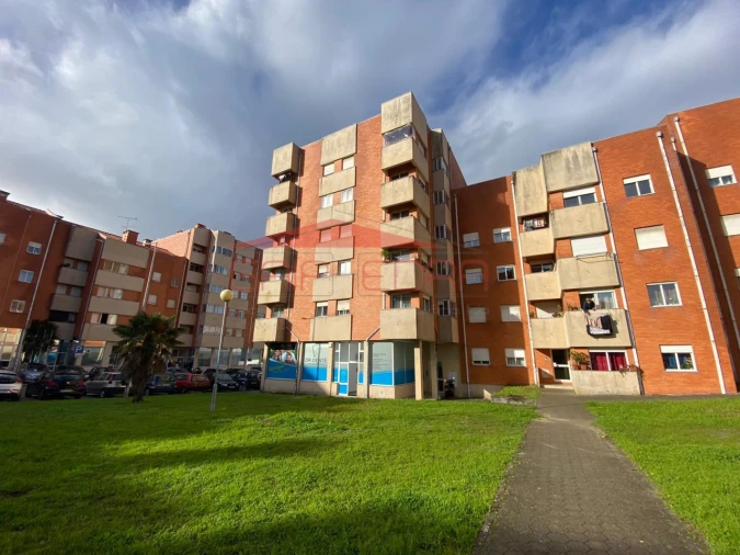 Armazém para Venda em Esgueira