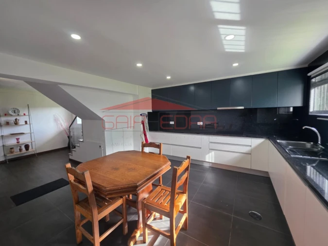 Moradia T4 para Venda em Lourosa Foto 13