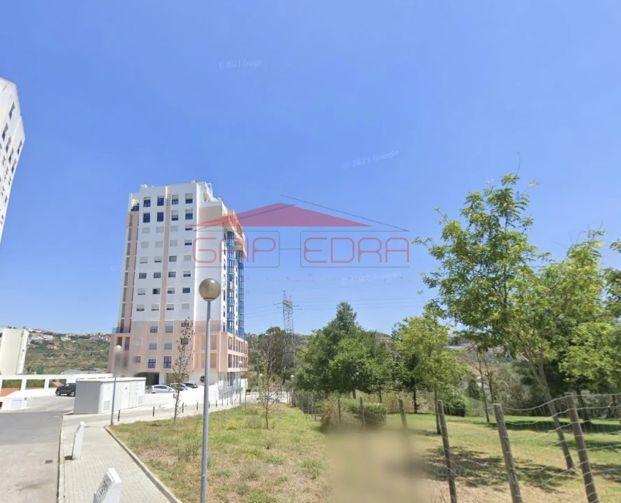 Loja para Venda em Santo António dos Cavaleiros e Frielas Foto 3