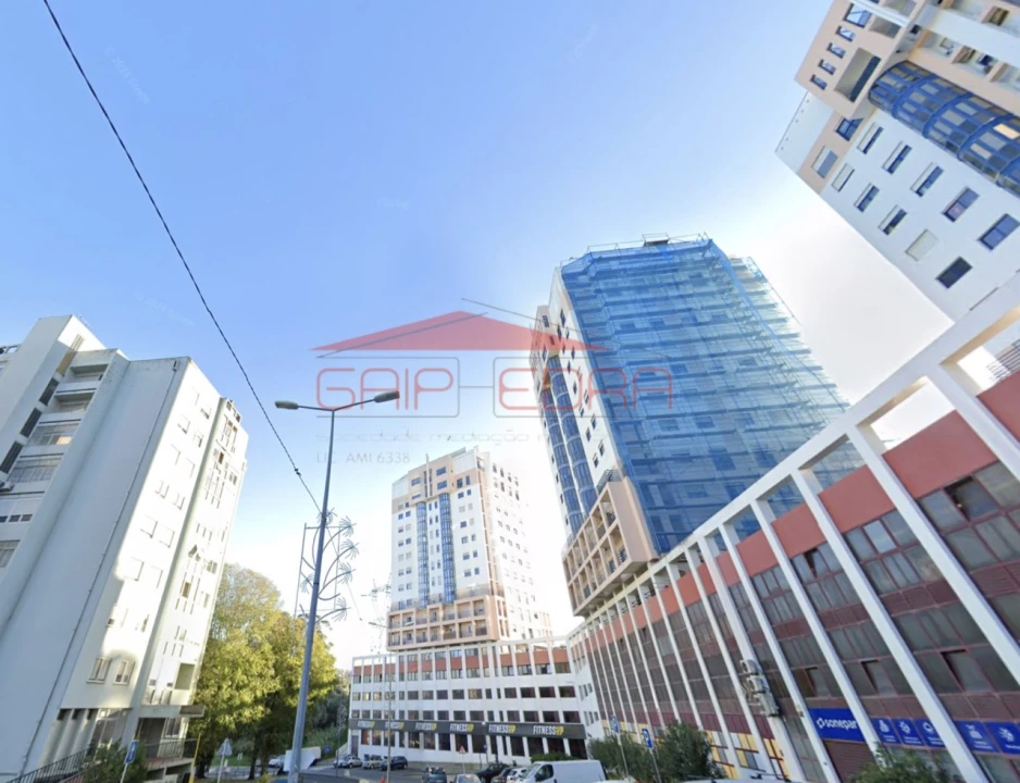 Loja para Venda em Santo António dos Cavaleiros e Frielas Foto 5