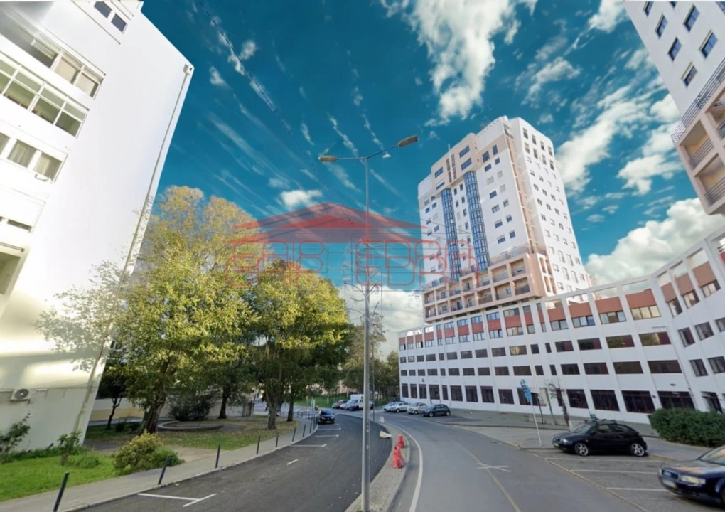 Loja para Venda em Santo António dos Cavaleiros e Frielas Foto 4