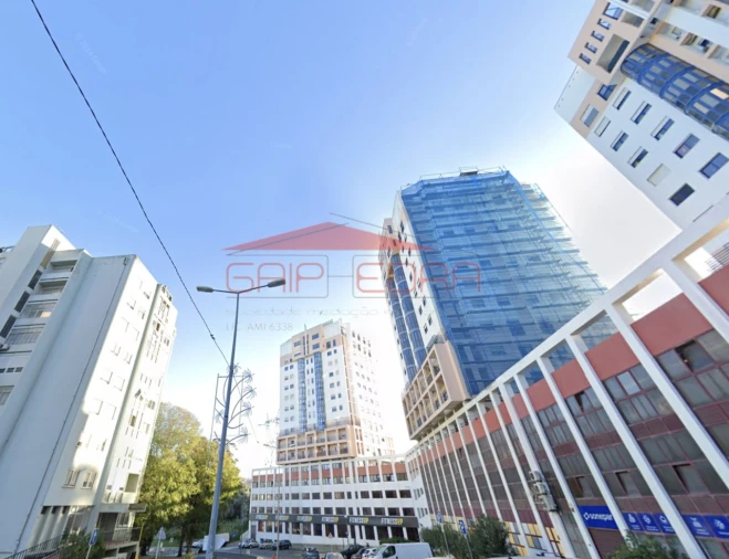 Loja para Venda em Santo António dos Cavaleiros e Frielas Foto 5