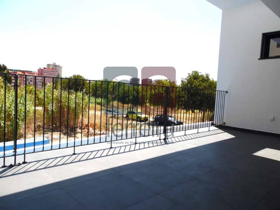 Moradia T4 para Venda em Carcavelos e Parede Foto 6