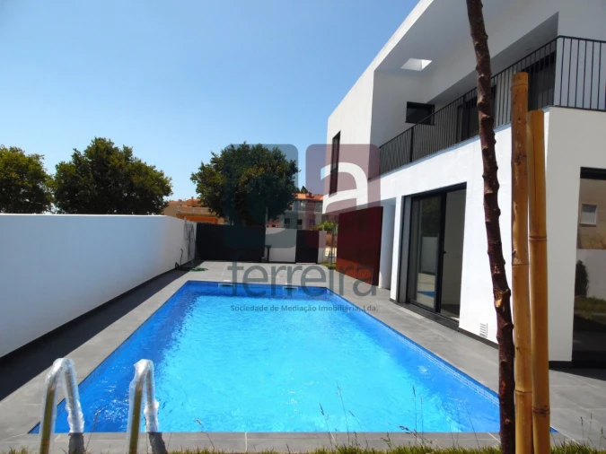 Moradia T4 para Venda em Carcavelos e Parede Foto 2