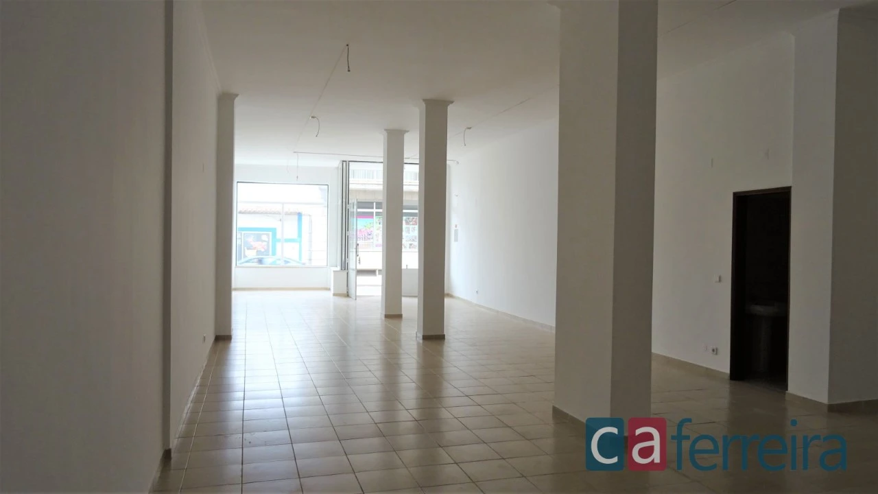 Loja para Venda em Almeirim Foto 2