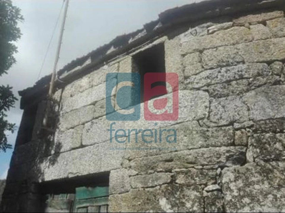 Moradia T1 para Venda em Castro Laboreiro e Lamas de Mouro Foto 1