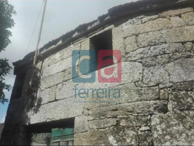 Moradia T1 para Venda em Castro Laboreiro e Lamas de Mouro Foto 1